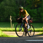 Personne qui fait du vélo longue distance.