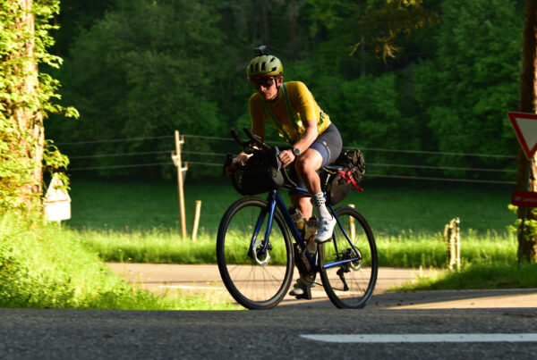 Personne qui fait du vélo longue distance.